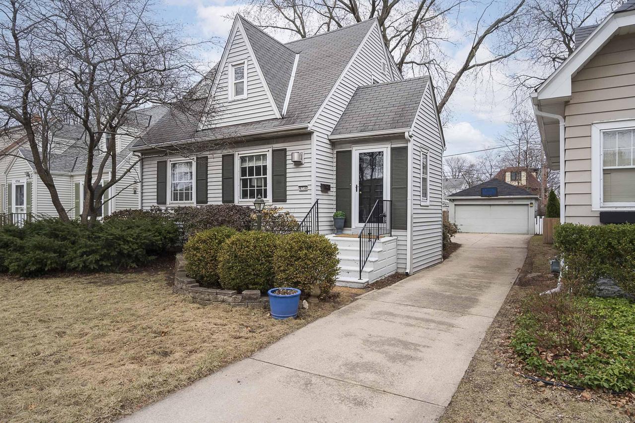 4736 N Berkeley Blvd, Whitefish Bay, WI 53211