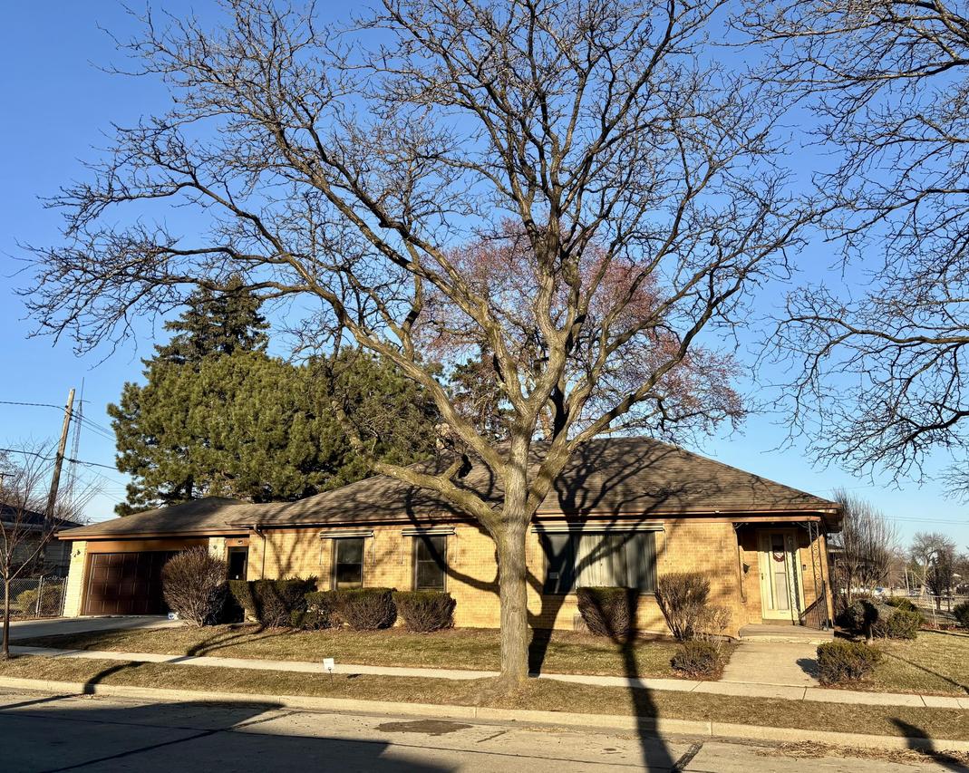 1353 Virginia St, Racine, WI 53405
