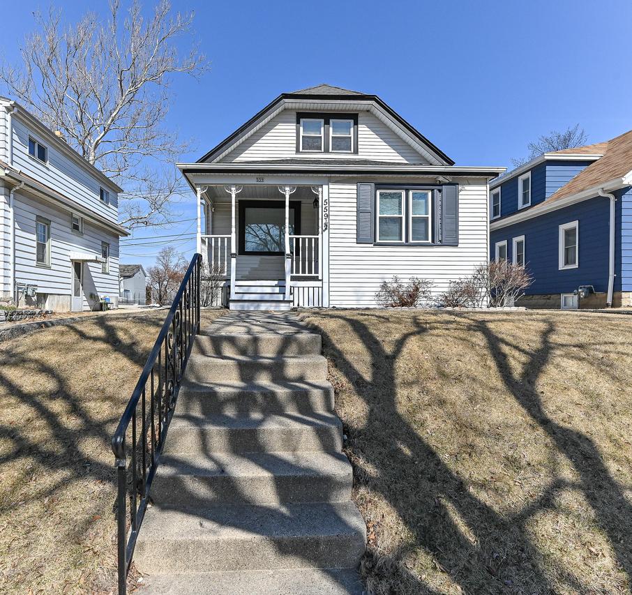 559 S Oak Park, Milwaukee, WI 53214