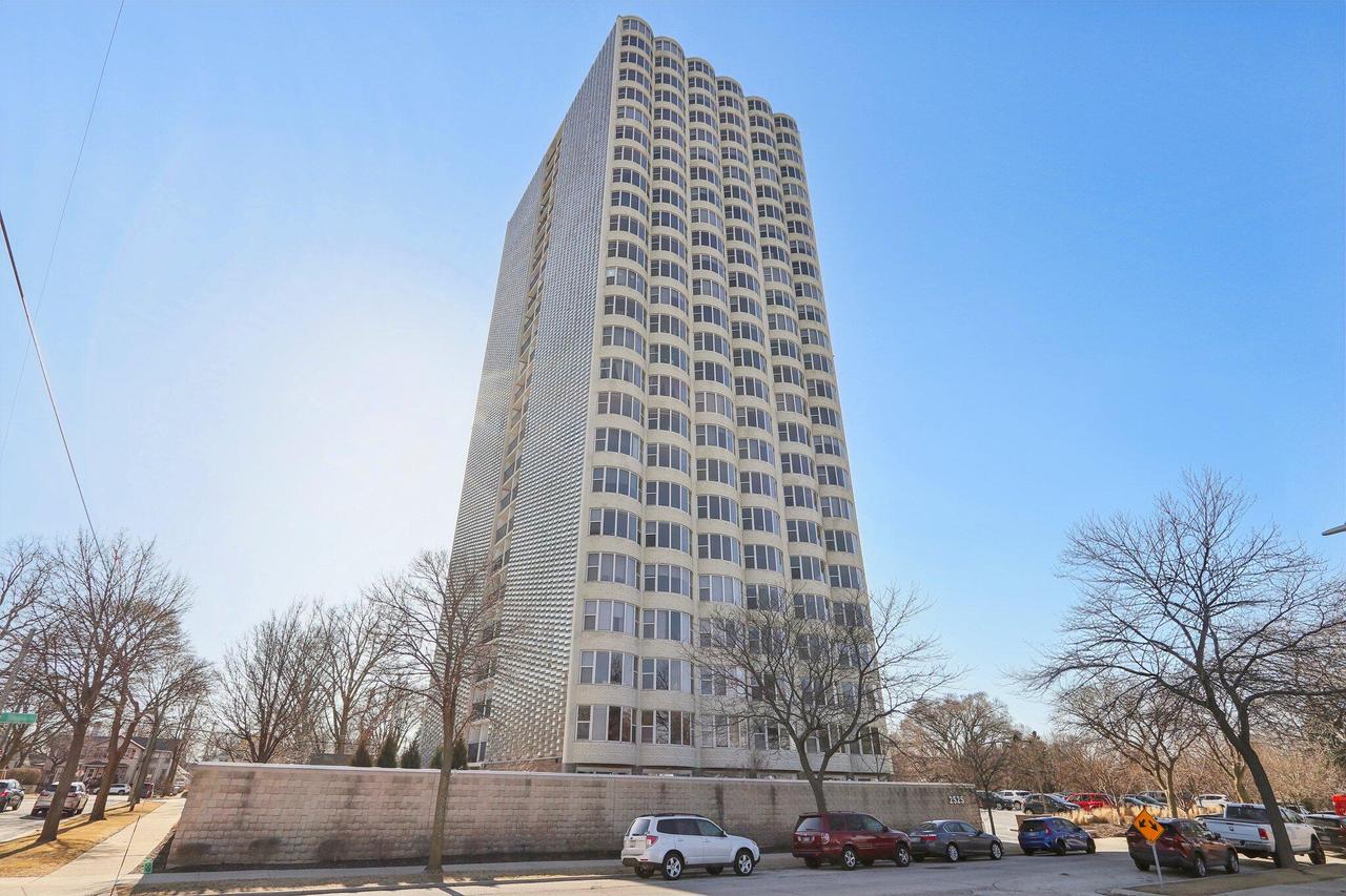 2525 S Shore Dr #5B, Milwaukee, WI 53207