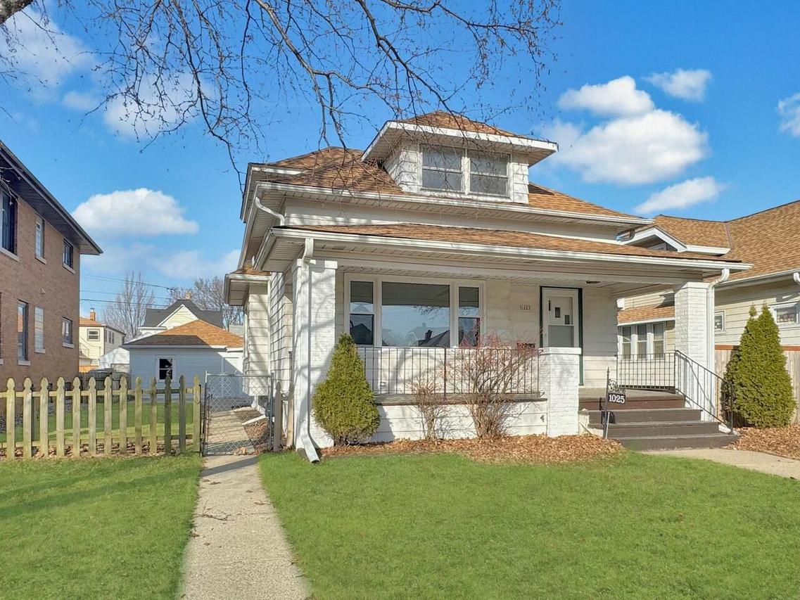 1025 S 76th St, West Allis, WI 53214