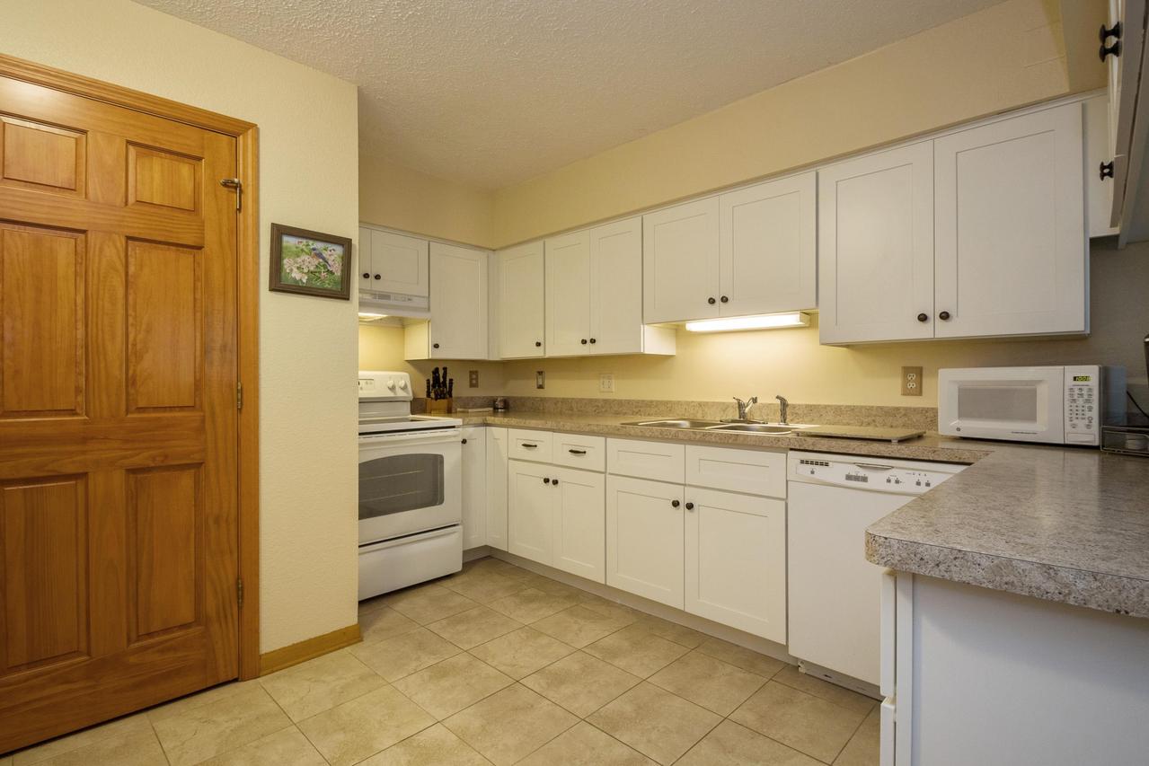 205 Williams St #9, Williams Bay, WI 53191