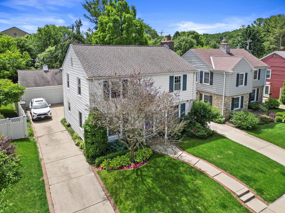 2935 E Rhode Island, Milwaukee, WI 53207