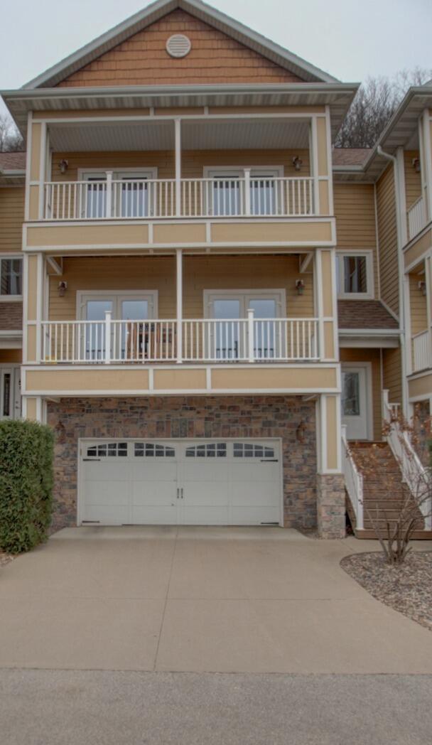 1310 Sunset Ct, La Crosse, WI 54601