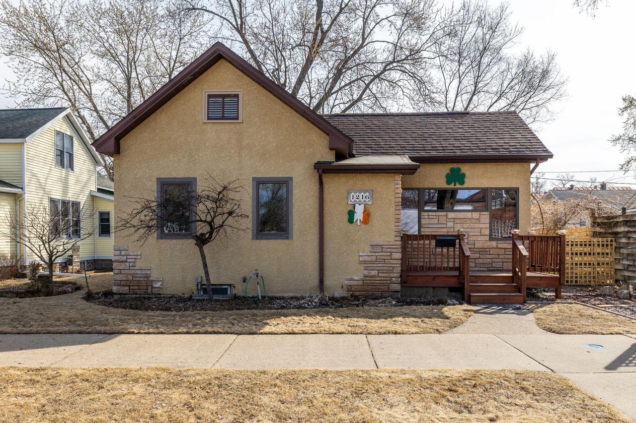 1216 Adams St, La Crosse, WI 54601
