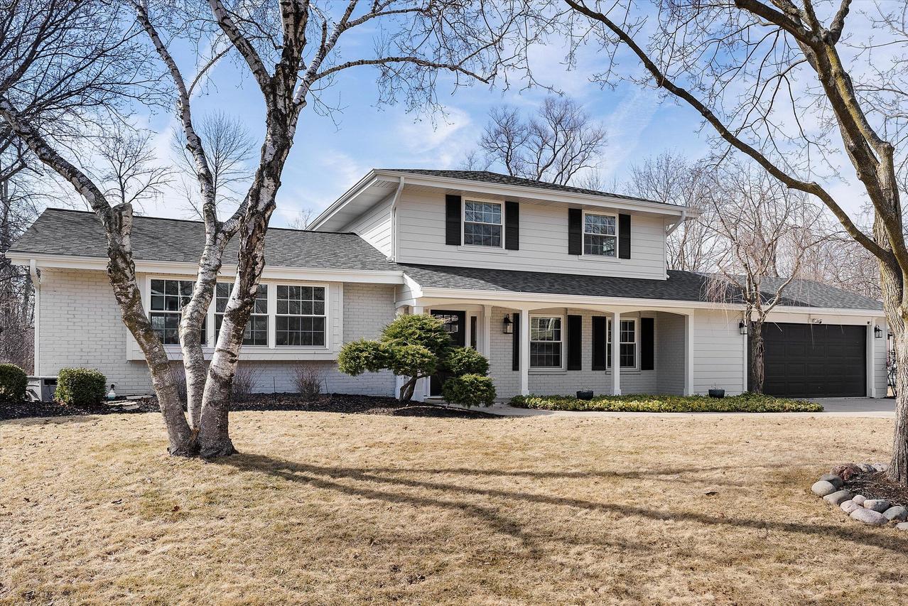 8541 N Pelham Pkwy, Bayside, WI 53217