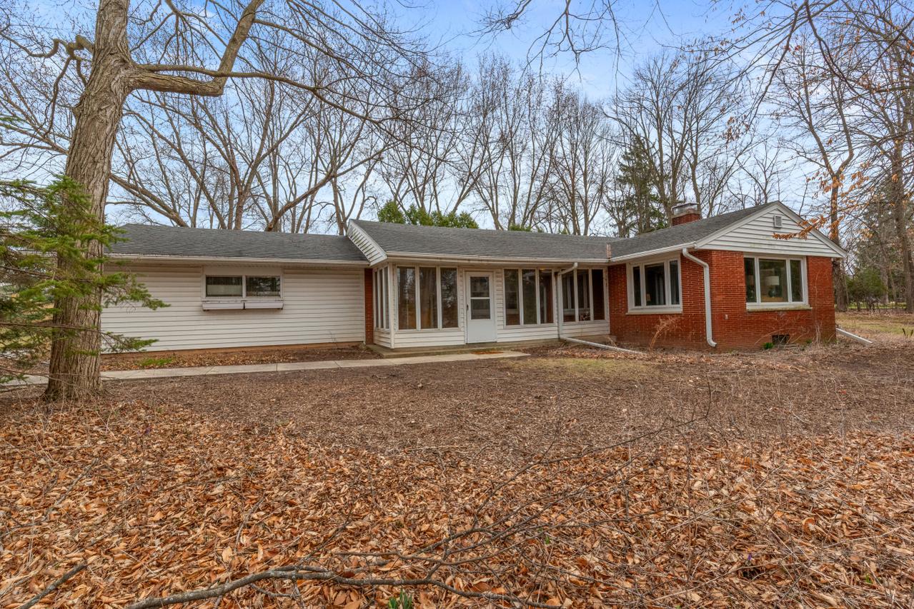 405 Grand Ave, Thiensville, WI 53092