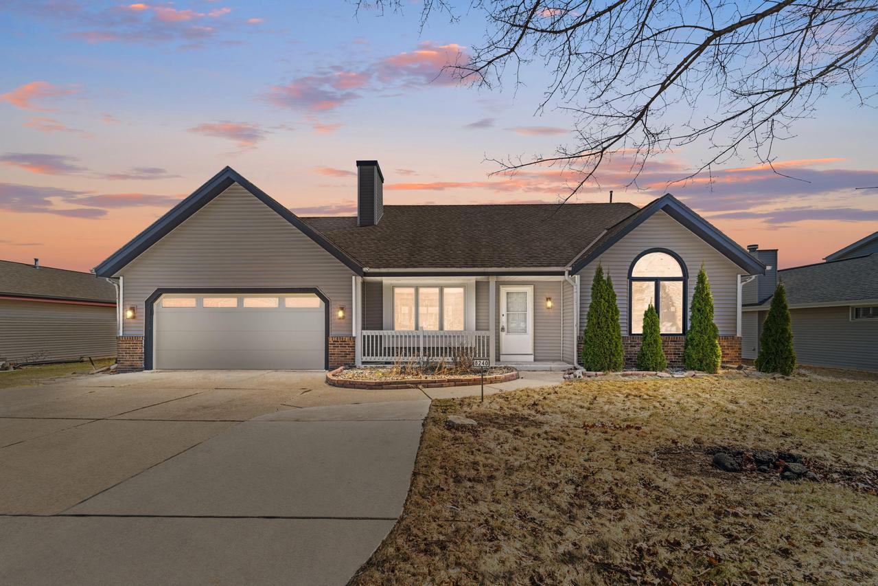 8240 S 13th St, Oak Creek, WI 53154