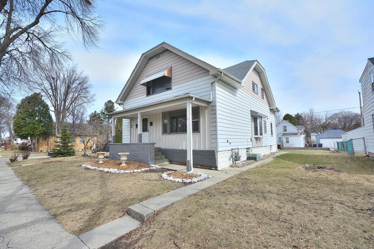 2206 S 70th St, West Allis, WI 53219