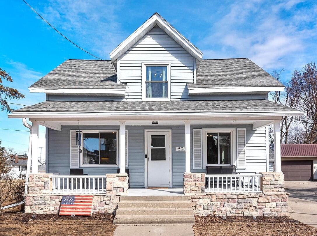 522 Grove St, Lomira, WI 53048
