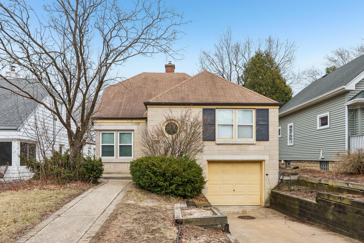 4524 N Sheffield Ave, Shorewood, WI 53211