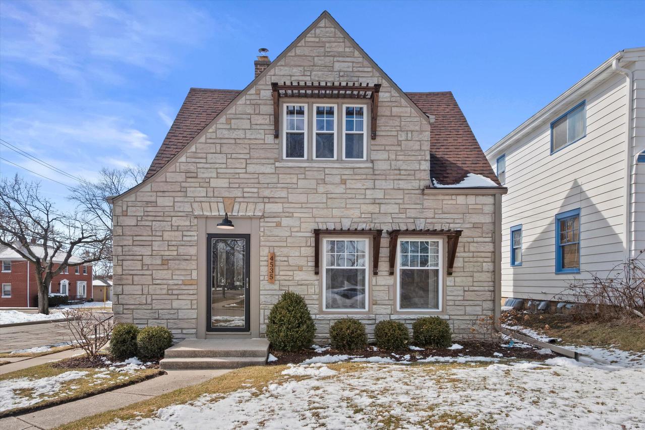 4535 S Griffin Ave, Milwaukee, WI 53207