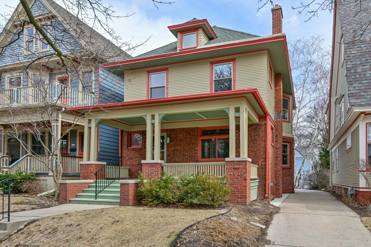 2754 N Hackett Ave, Milwaukee, WI 53211
