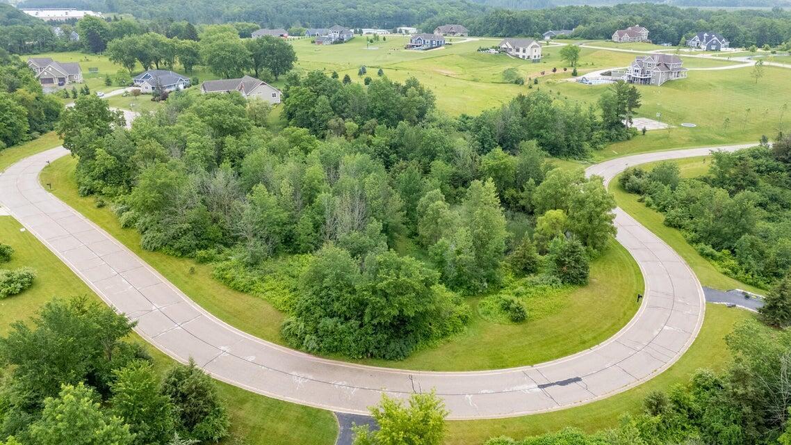 4281 S Woodcrest Ridge, West Bend, WI 53095