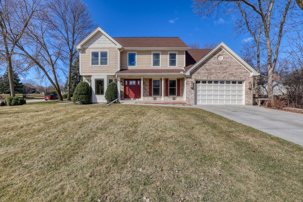 3735 S Brentwood Rd, New Berlin, WI 53151