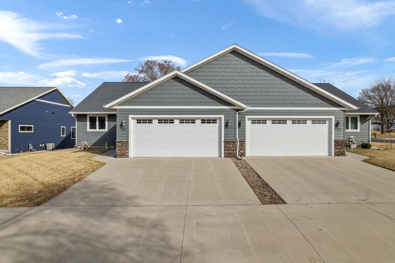 325 Rivers Dr, Holmen, WI 54636