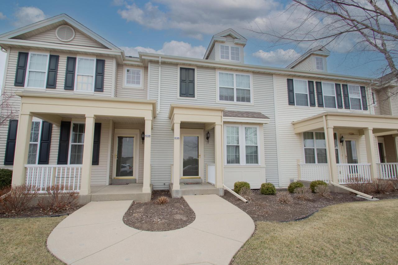 636 Hunter Oaks Blvd, Watertown, WI 53094