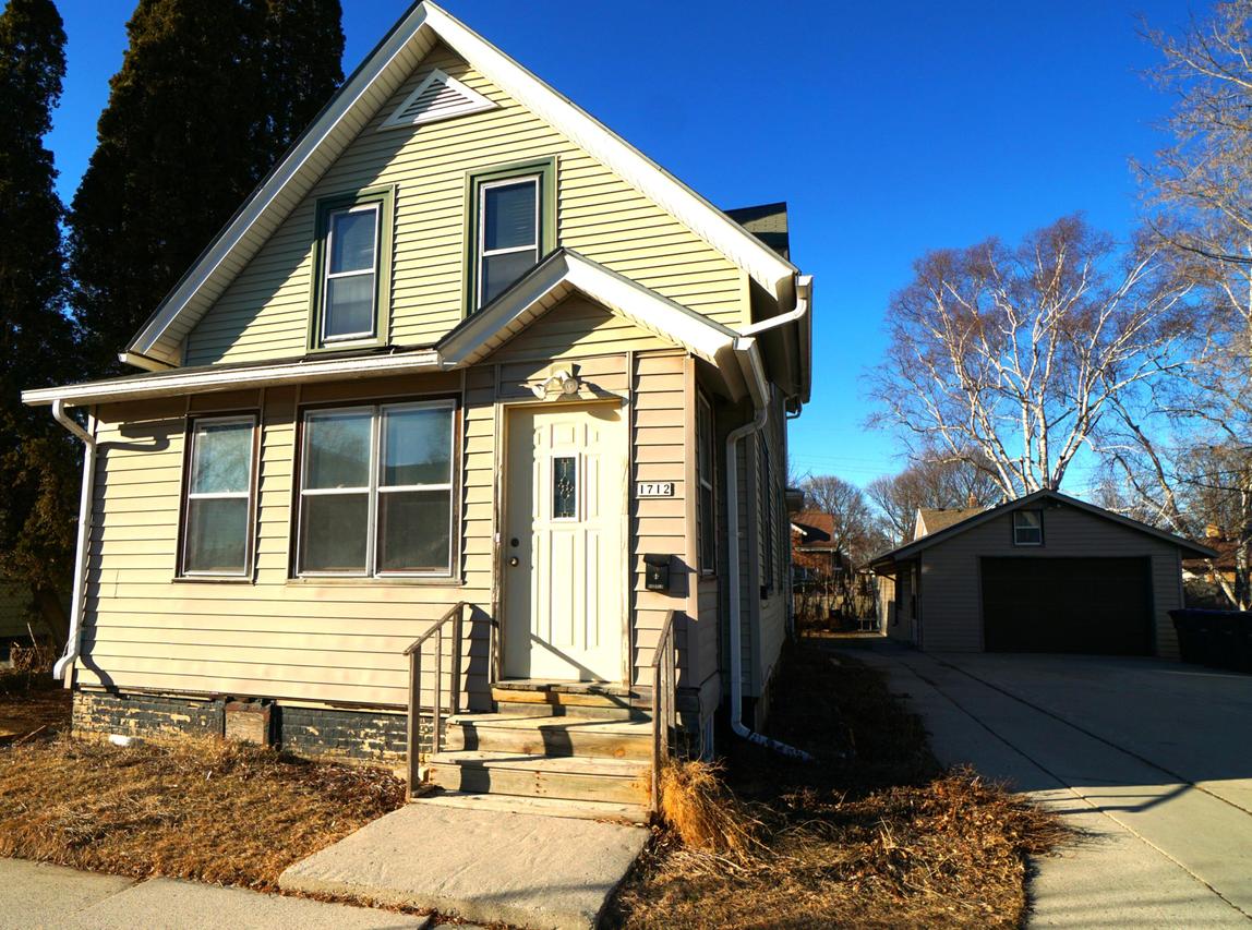 1712 Sibley Ct, Sheboygan, WI 53081