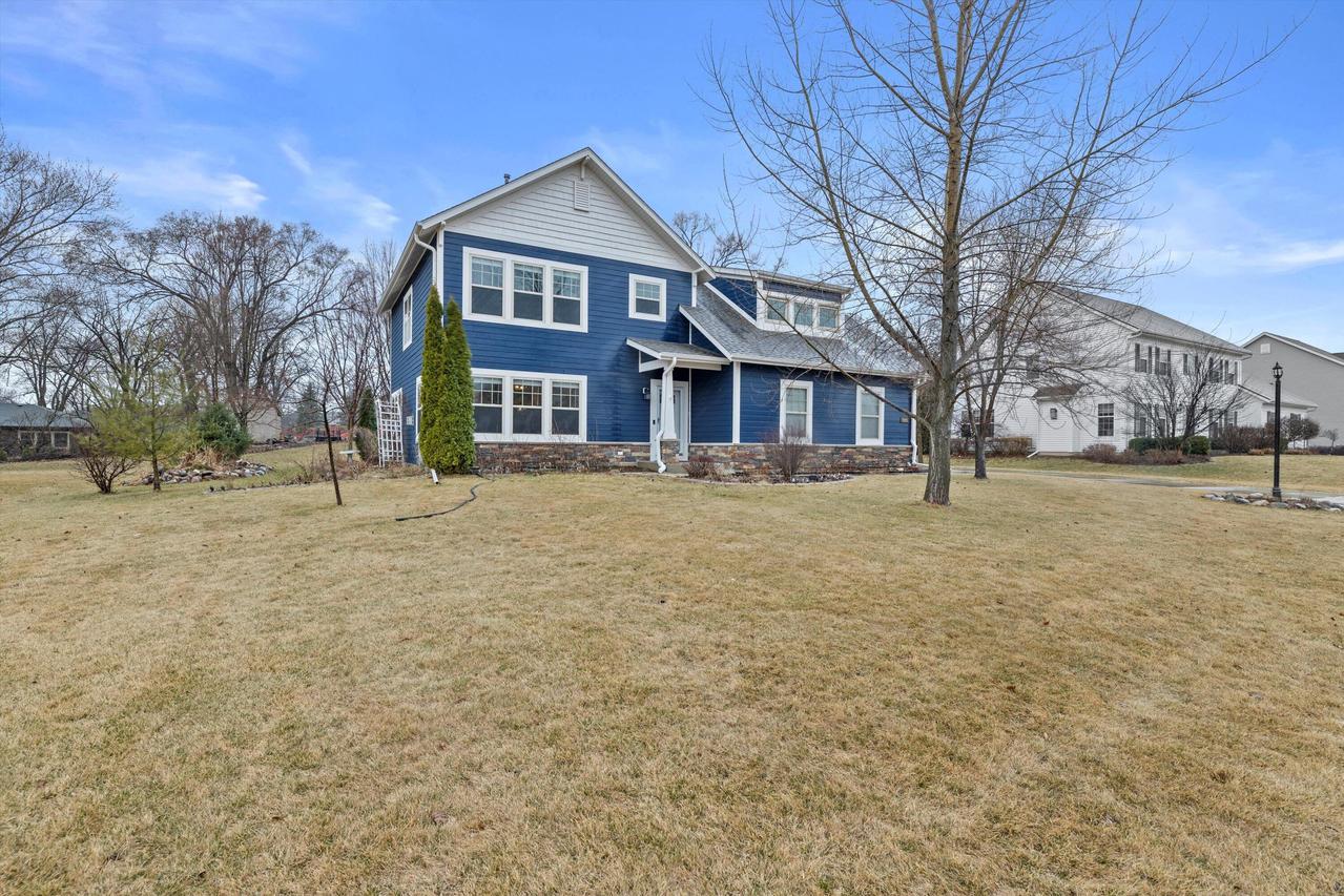 8243 S Shadwell Cir, Franklin, WI 53132