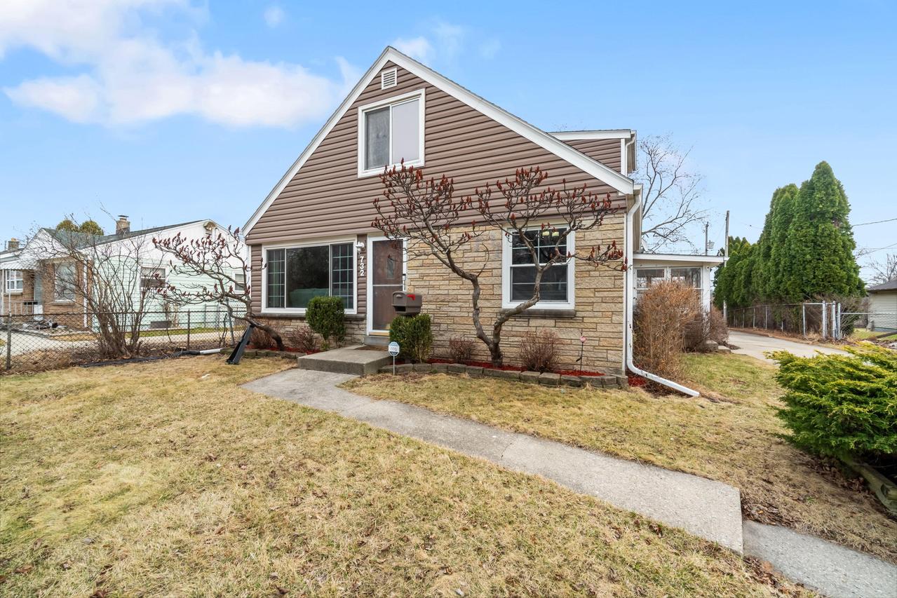 732 S 97th St, West Allis, WI 53214