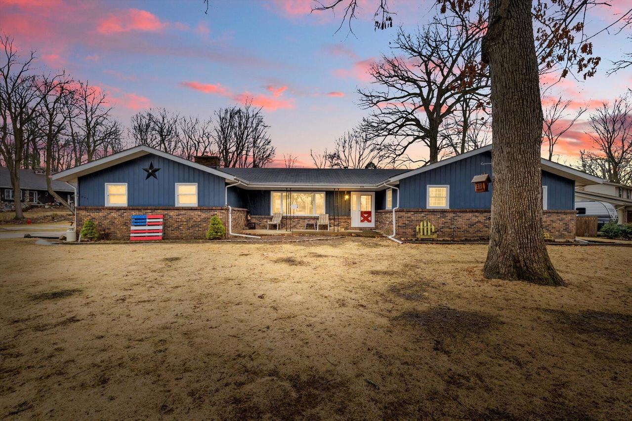 606 River Dr, Mayville, WI 53050
