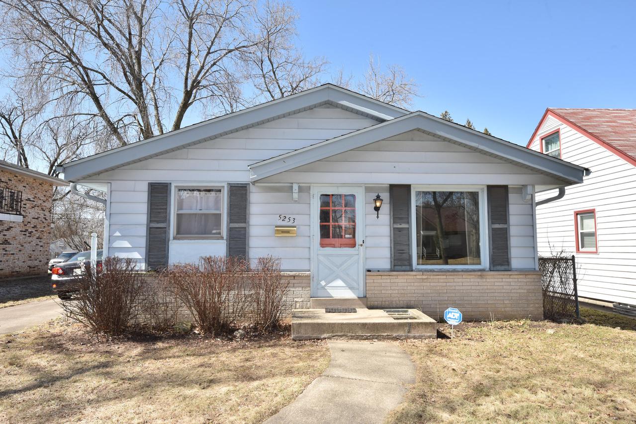5253 N 55th St, Milwaukee, WI 53218