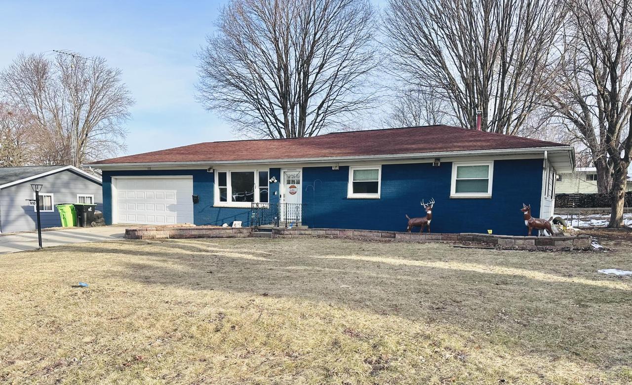 910 Mayer Ln, Mayville, WI 53050