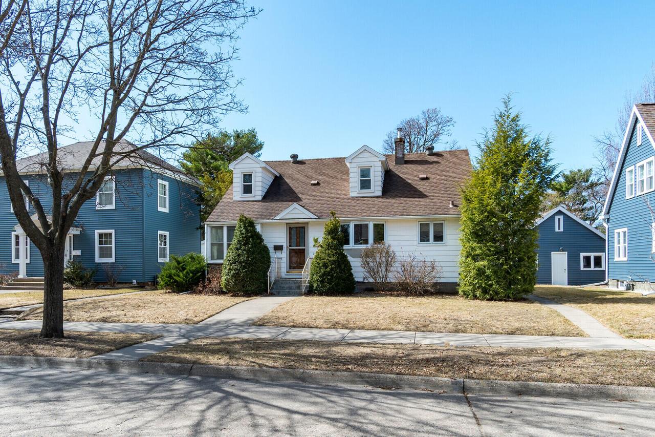 220 S 22nd St, La Crosse, WI 54601