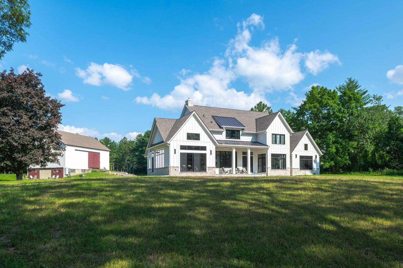 4779 N Pine Meadows, Chenequa, WI 53029