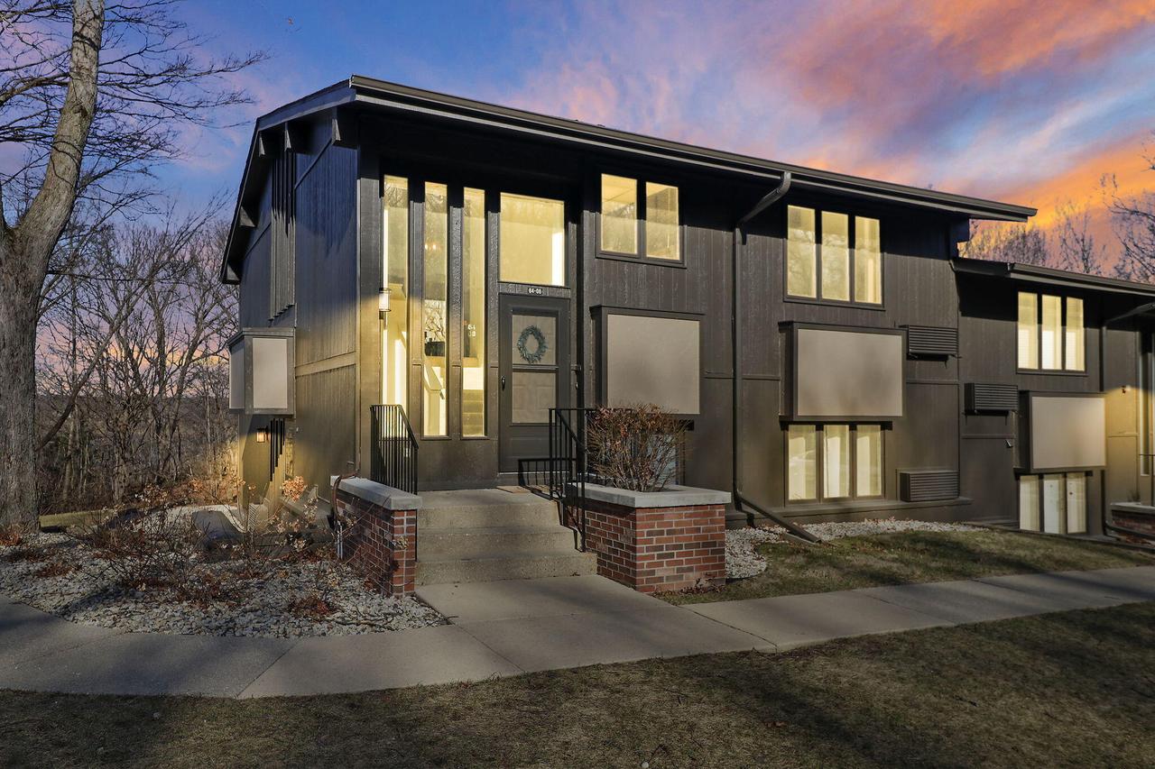 84 Red Chimney Rd #08, Geneva, WI 53147