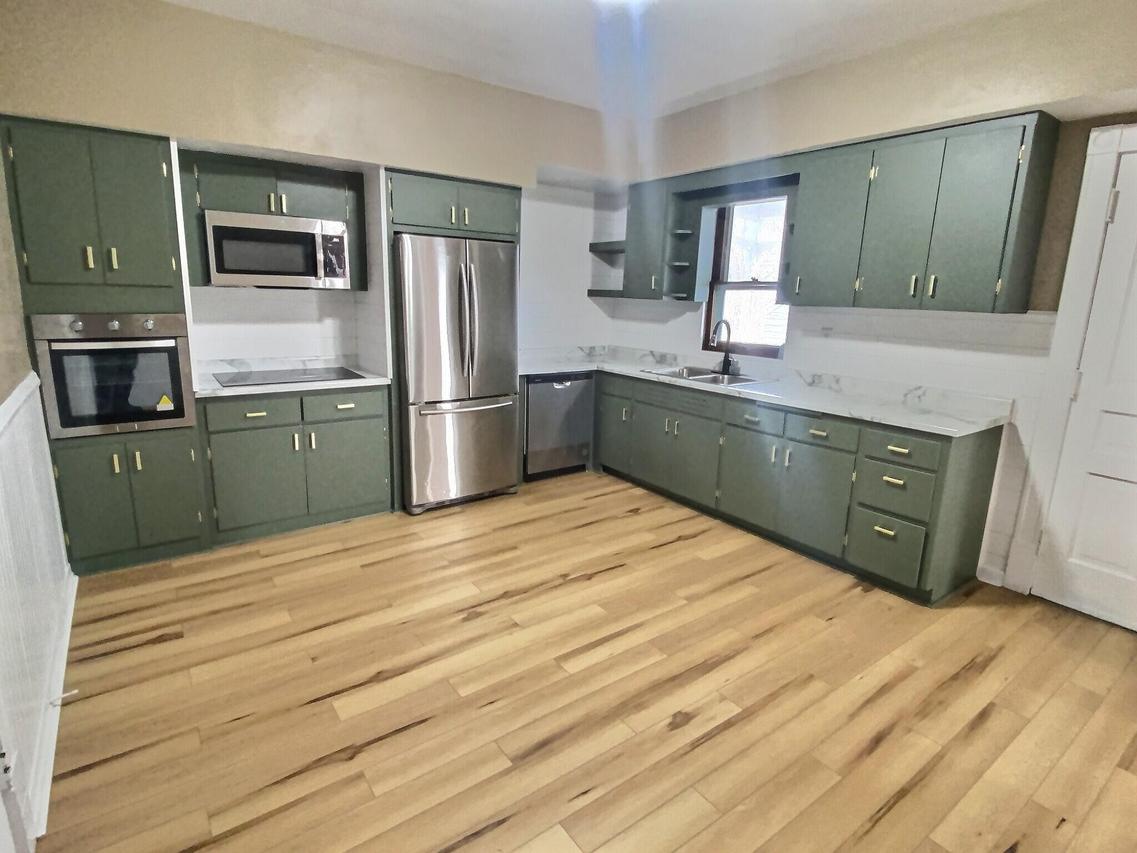 2846 N Vel R Phillips Ave, Milwaukee, WI 53212