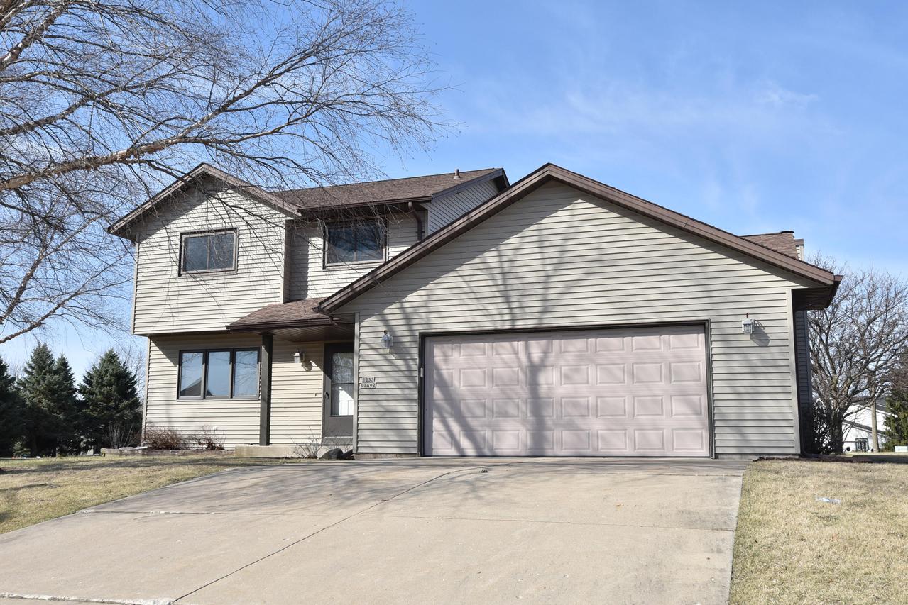 W233N7497 Highview Dr, Sussex, WI 53089