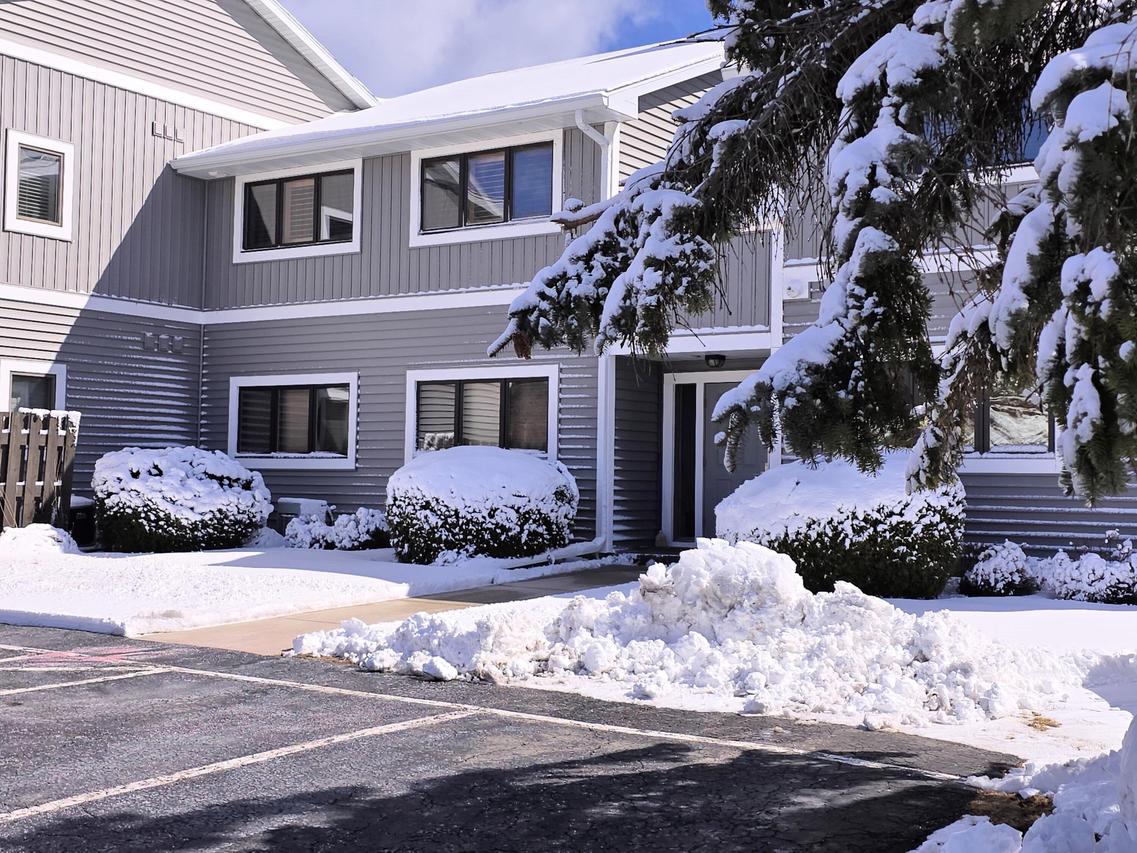 130 Summit Beach #C, Algoma, WI 54201
