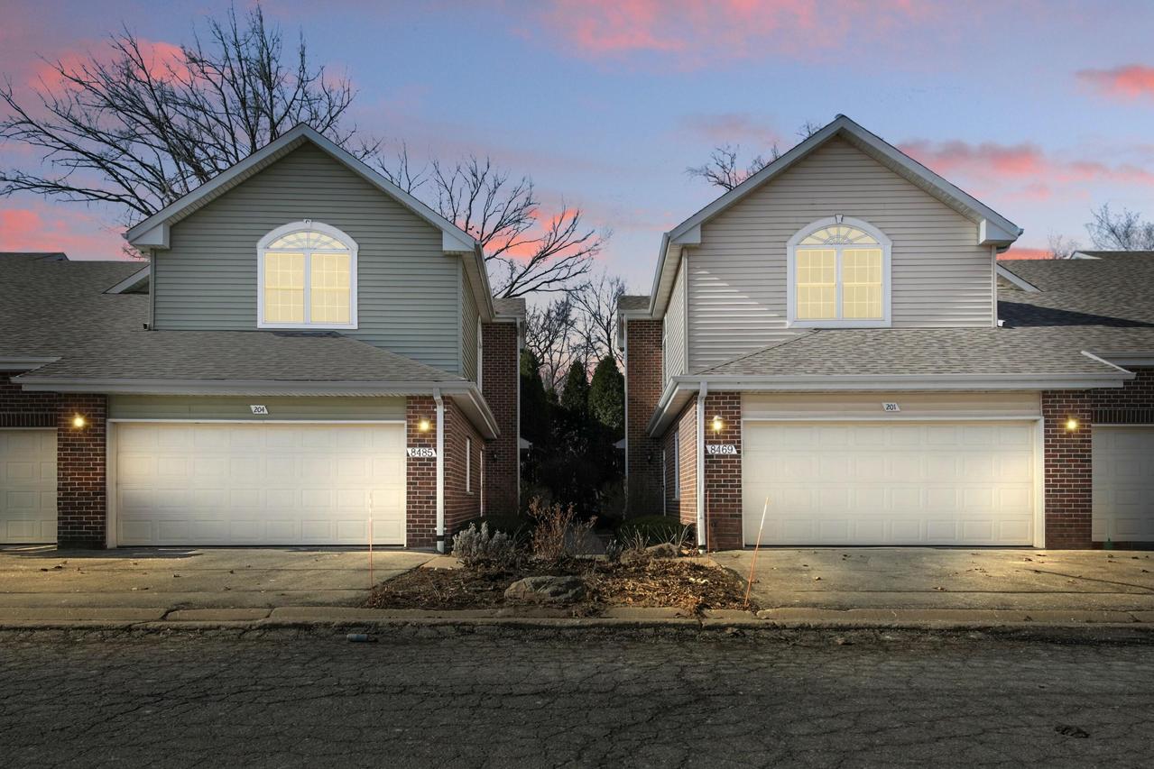 8469 S Ashbury Ln #201, Oak Creek, WI 53154