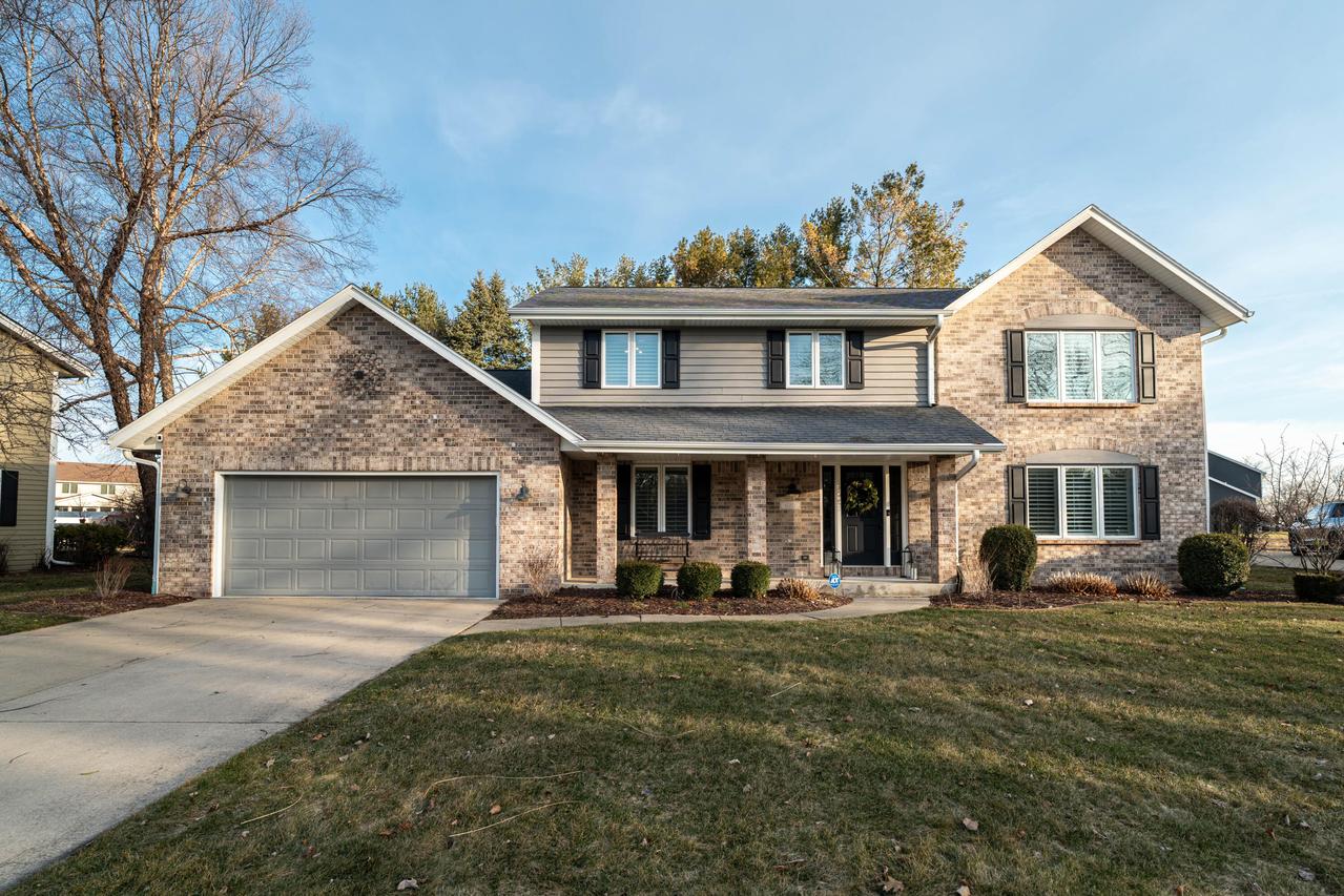 620 Silent Sunday Ct, Caledonia, WI 53402