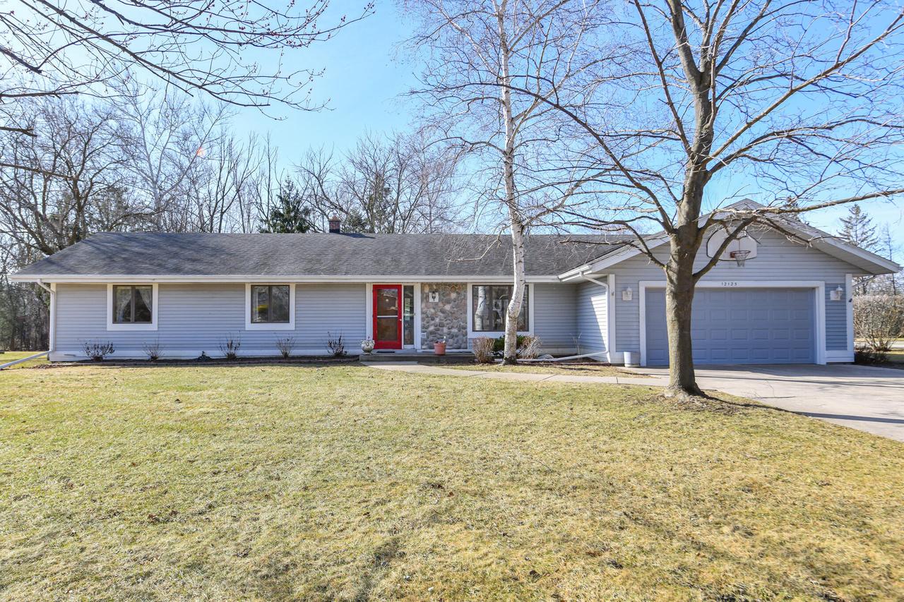 12125 W Somerset Dr, Franklin, WI 53132