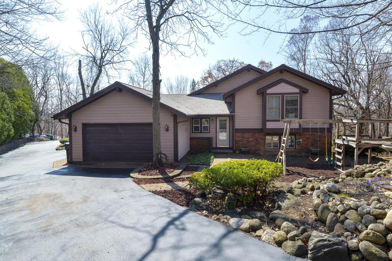 S69W24615 Longview Ct, Vernon, WI 53189