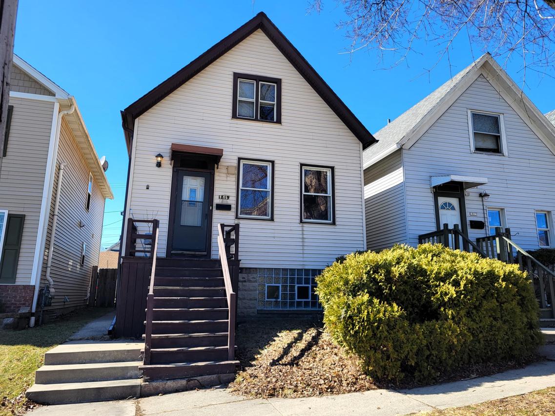1819 S 3rd St, Milwaukee, WI 53204