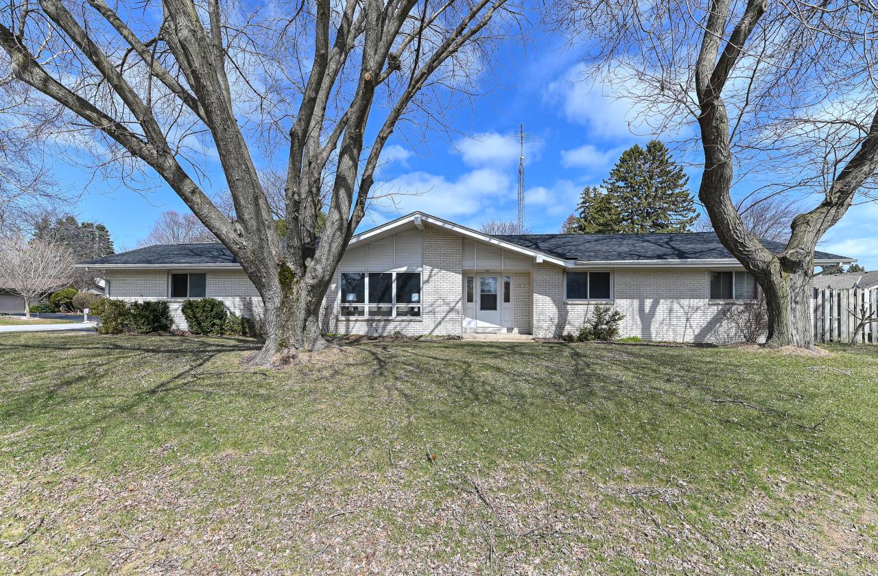 502 Bonita Ln, Caledonia, WI 53402