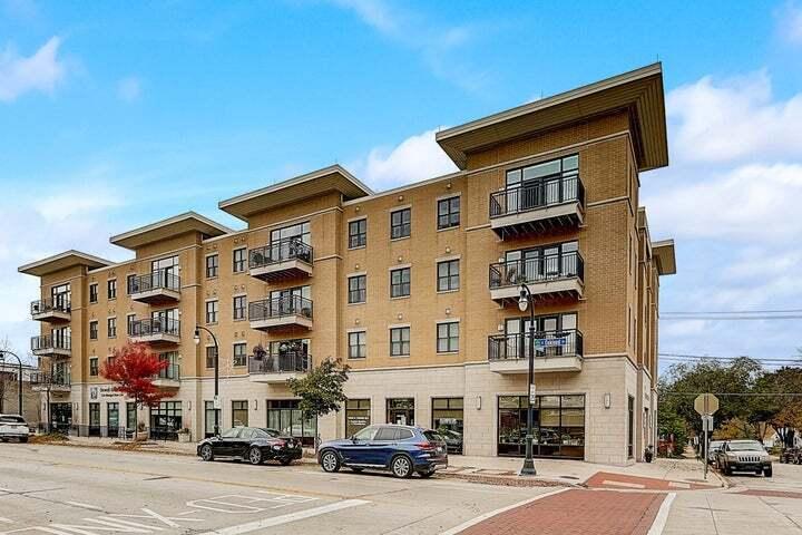 1717 E Kensington Blvd #201, Shorewood, WI 53211