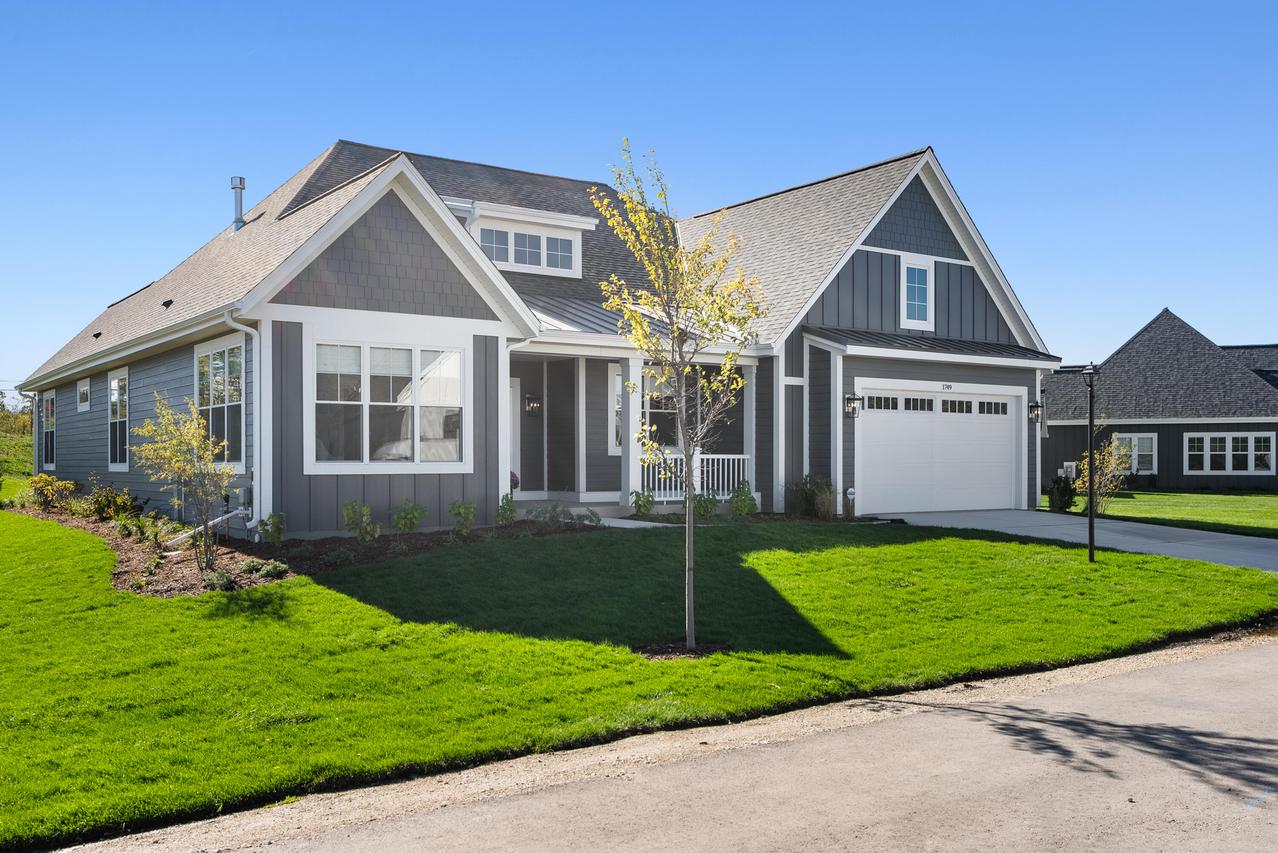 1749 N River Cir, River Hills, WI 53217