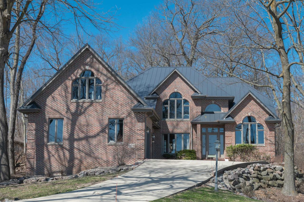36082 N Beach Rd, Oconomowoc Lake, WI 53066