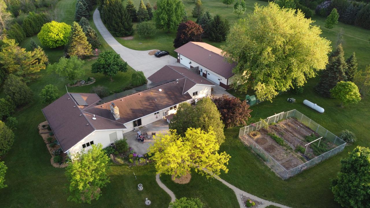 400 Knollwood Rd, Trenton, WI 53095