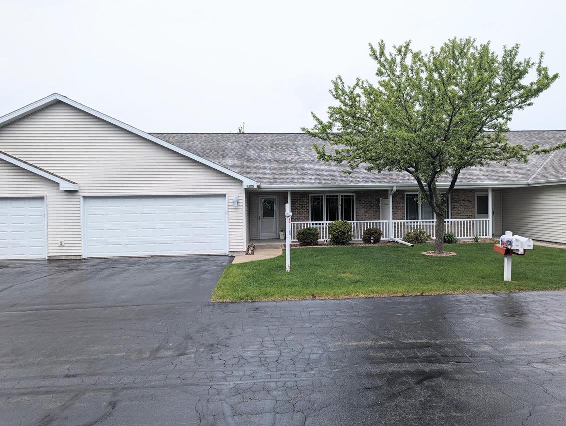 1520 Berrywood Ct, Sheboygan, WI 53081