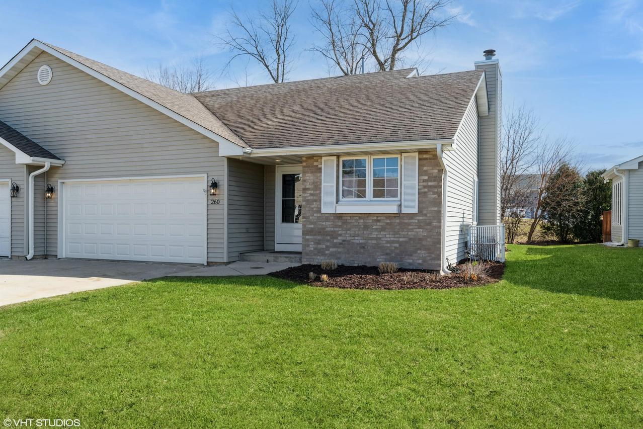 260 Penny Ln, Lake Geneva, WI 53147