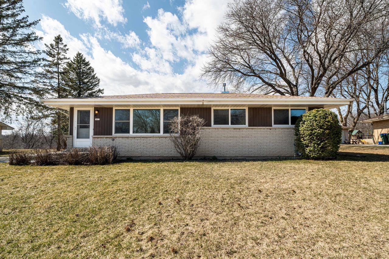 5413 Middleton Dr, Greendale, WI 53129