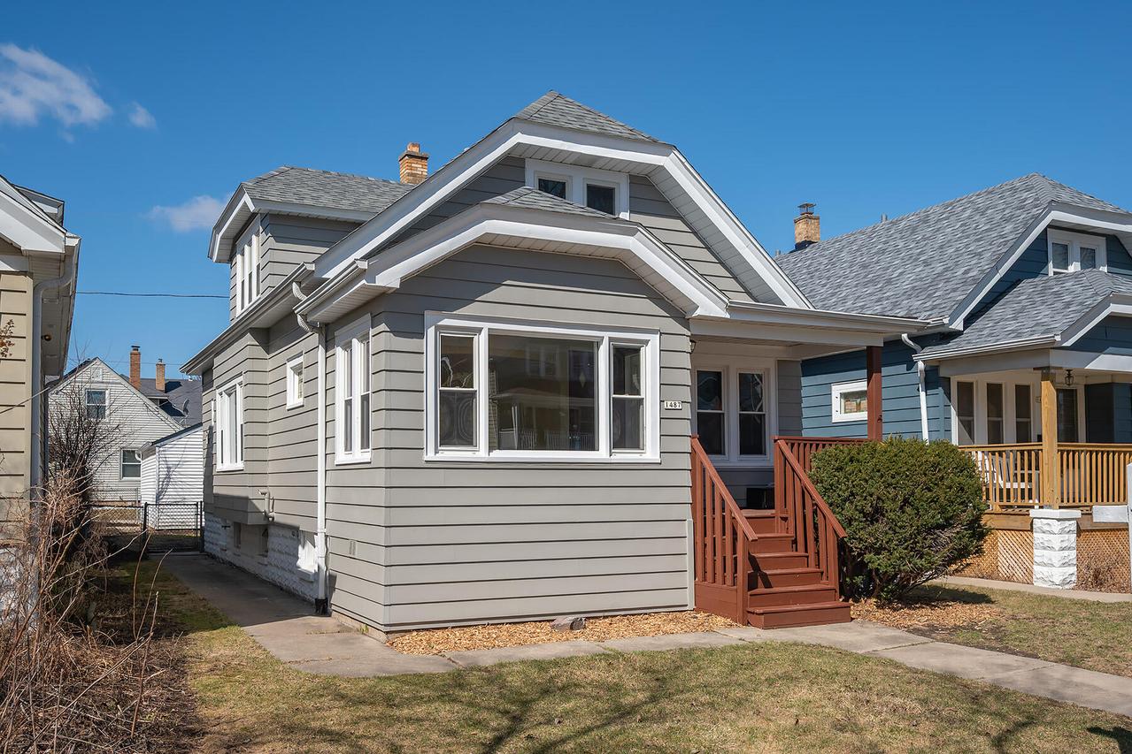 1487 S 90th St, West Allis, WI 53214