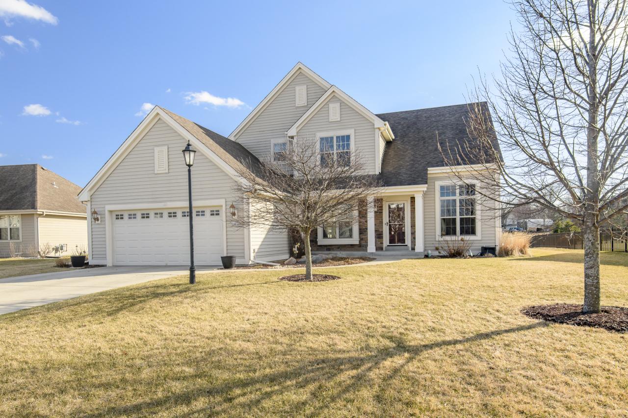 2771 Oakmont Dr, East Troy, WI 53120