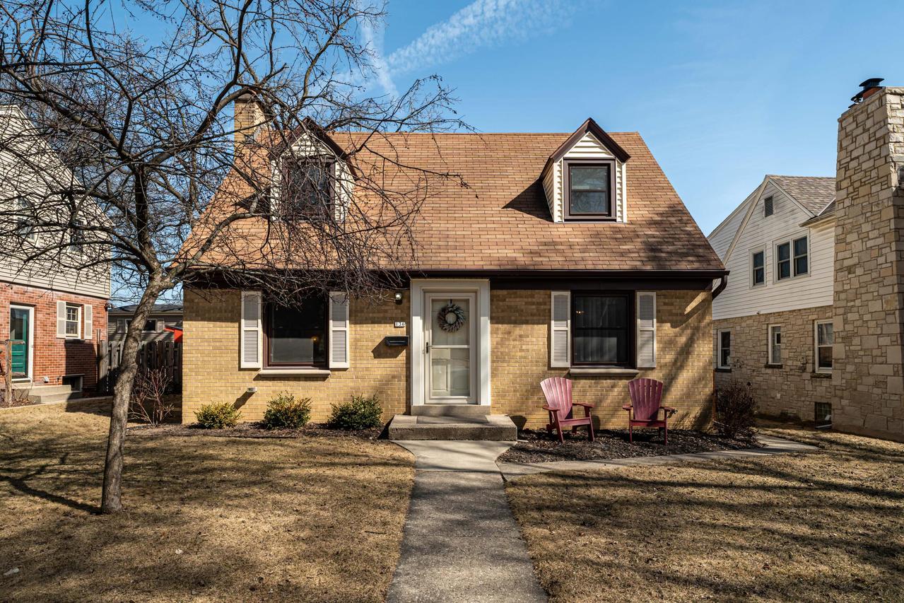136 N 85th St, Wauwatosa, WI 53226