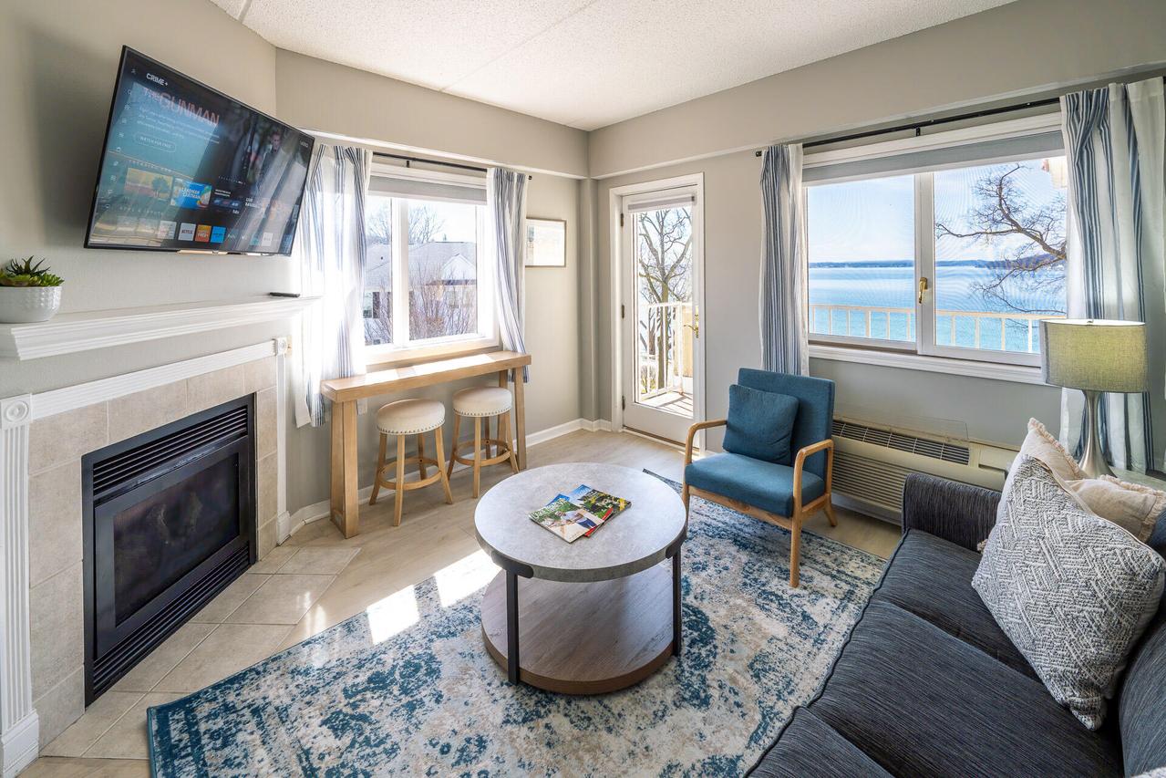 335 Wrigley Dr #401, Lake Geneva, WI 53147